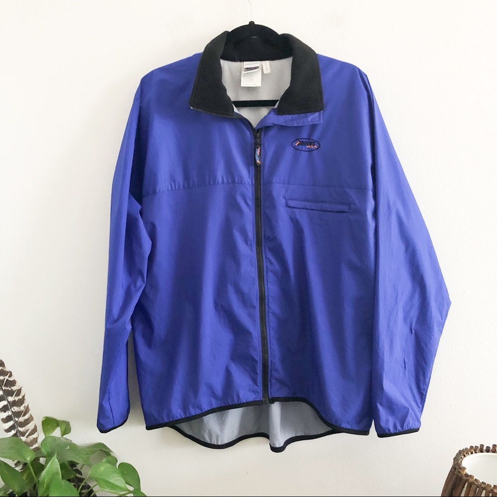BROOKS blue activent zip up wind breaker large